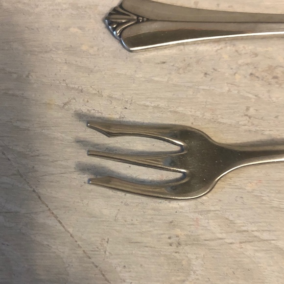 Vintage Oneida 6” Seafood Cocktail Forks Belcourt Set of 8 - Picture 2 of 4